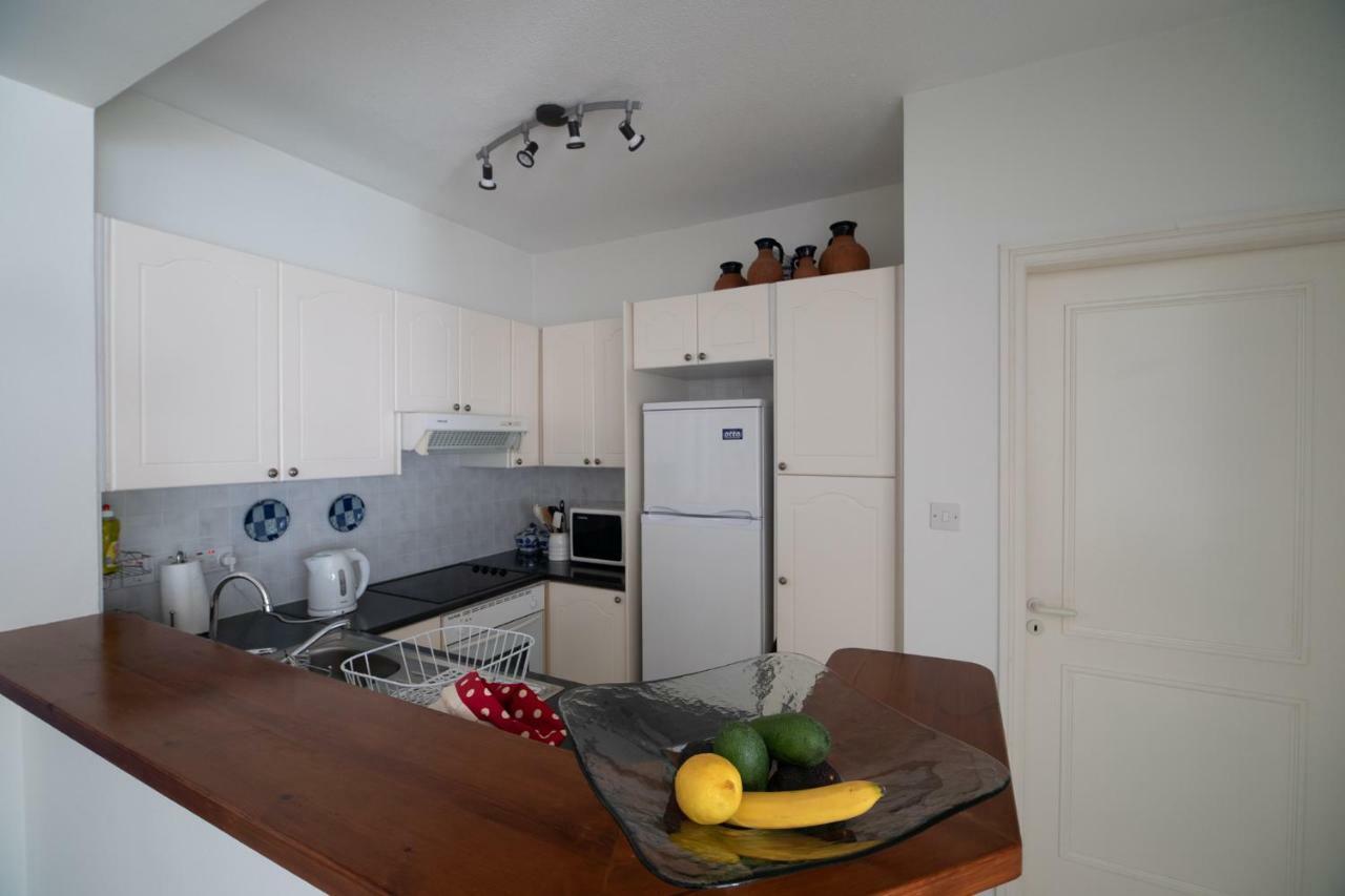 105 Kings Palace - Fabulous 2 Bed, 2 Bath, Large Patio With Garden - Sea Views Paphos Eksteriør billede