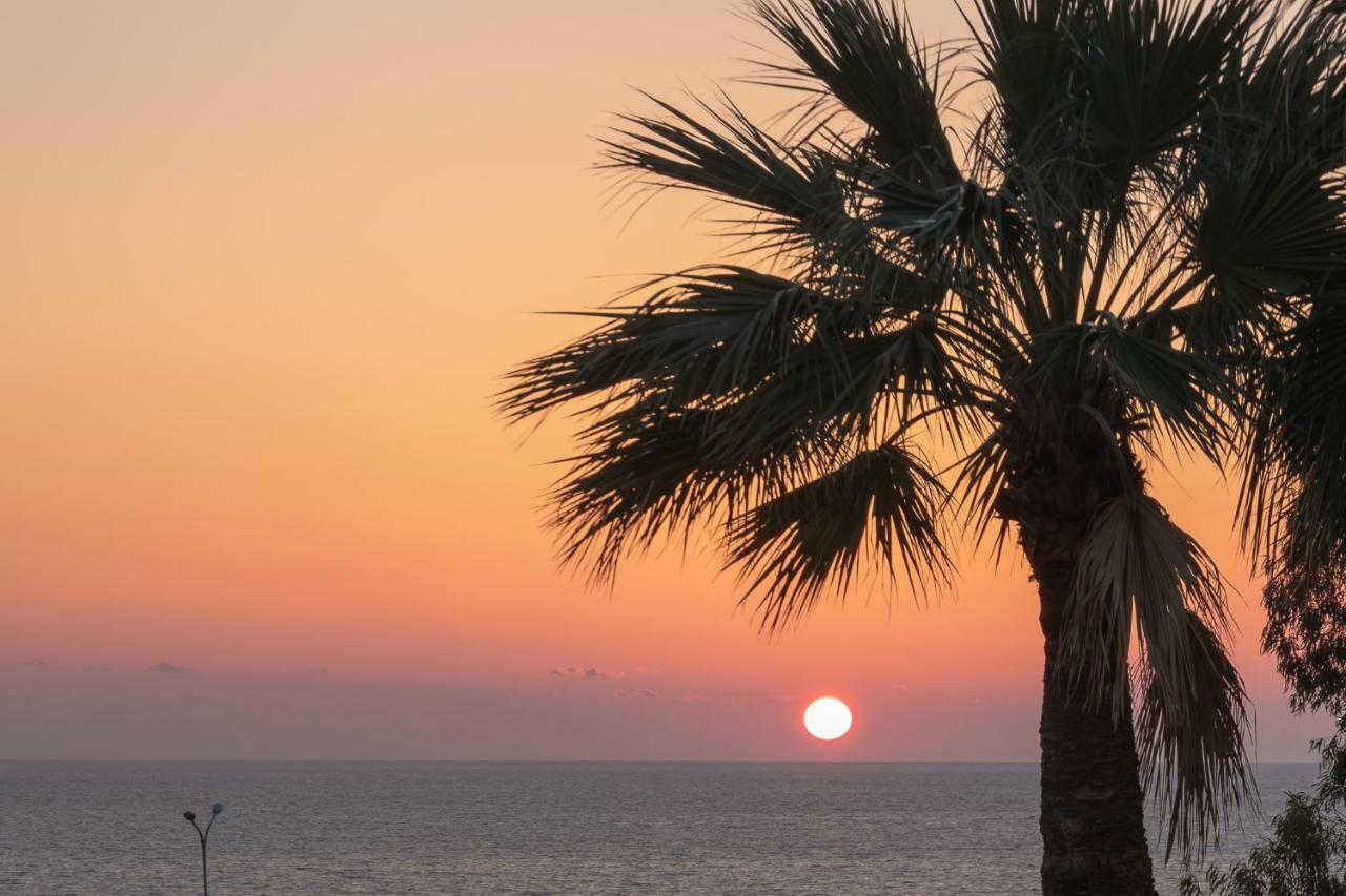105 Kings Palace - Fabulous 2 Bed, 2 Bath, Large Patio With Garden - Sea Views Paphos Eksteriør billede